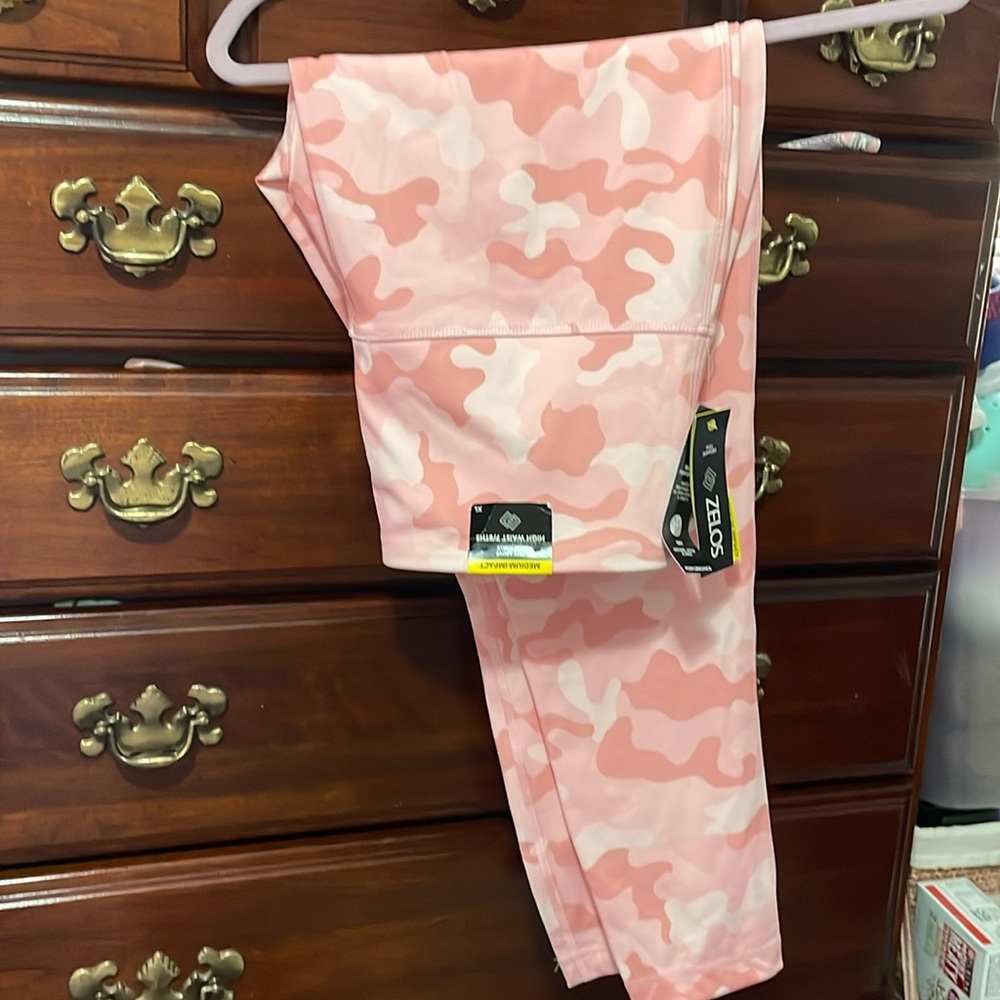 Active ware pants, medium impact
